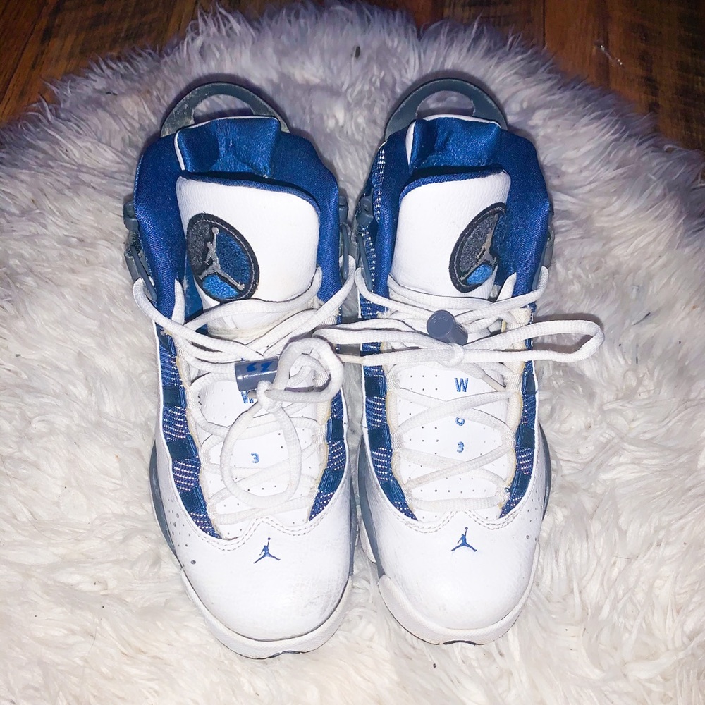 Air Jordan TWO3s